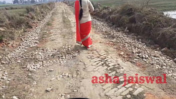 गांव की अकेली आंटी को पटाकर गाड़ में ज़ोरदार चोदाई