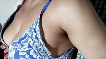 Desi Girlfriend’s Cheating Choot Gets Pounded In Standing Sex With Her Boyfriend