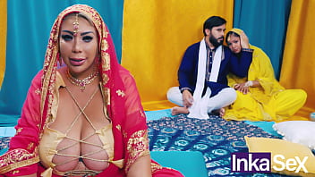 Madrastra Tetona India Se Coge Al Novio De Su Hijastra Y Le Llena El Coño De Leche